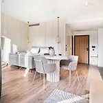 Towarowa Towers Apartment