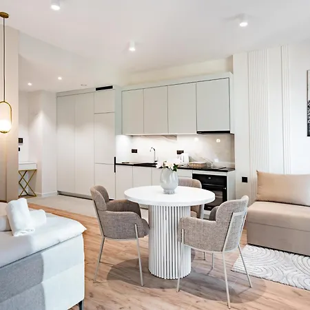 Towarowa Towers Varşova