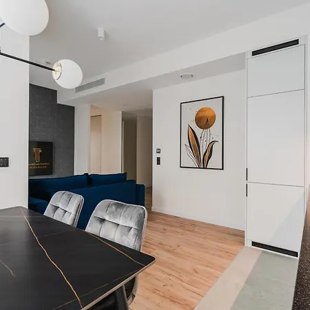 Towarowa Towers Varşova